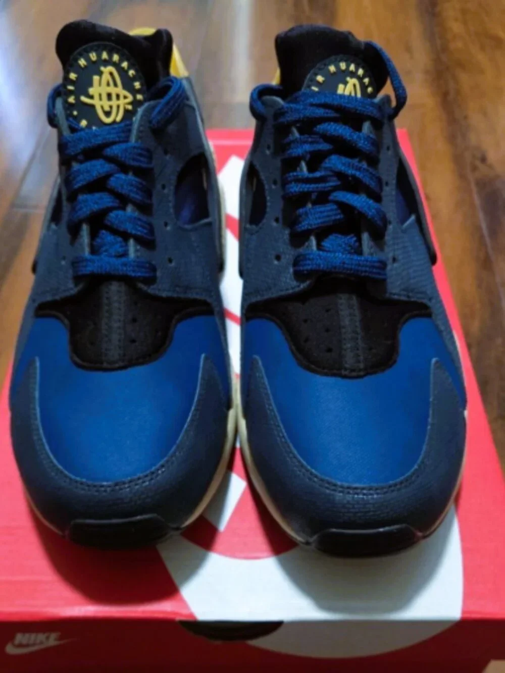 NIKE AIR HUARACHE PRM - BLK/UNI GOLD - US 8